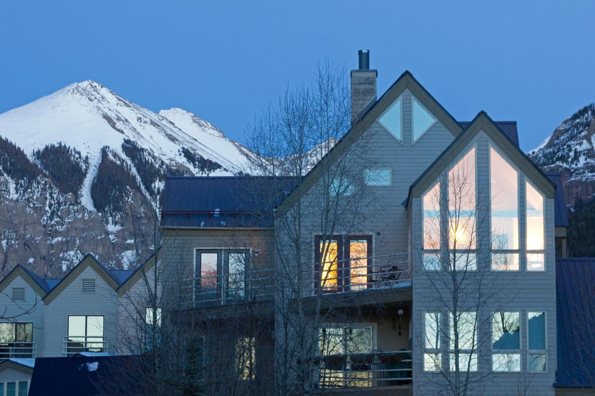 Viking Lodge 103 By Avantstay Stunning Condo W Communal Pool Telluride Buitenkant foto